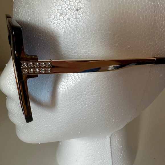 NEW one size fits most STYLISH SUNGLASSES - Picture 4 of 4